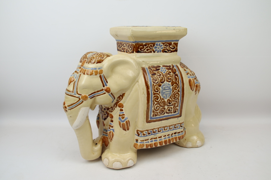Piedestal, keramik, elefant.