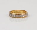 Halvalliansring, vitt/rött guld 18K, besatt med 8 små briljanter, 1974.