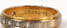 Halvalliansring, vitt/rött guld 18K, besatt med 8 små briljanter, 1974.