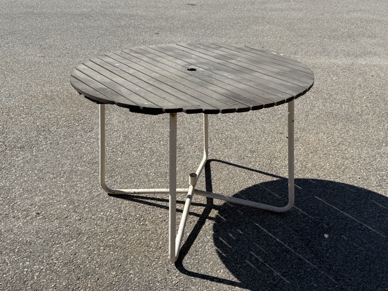Trädgårdsbord, metall/trä.