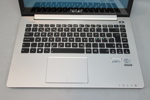Bärbar dator, ASUS S400 C, med laddare och väska.