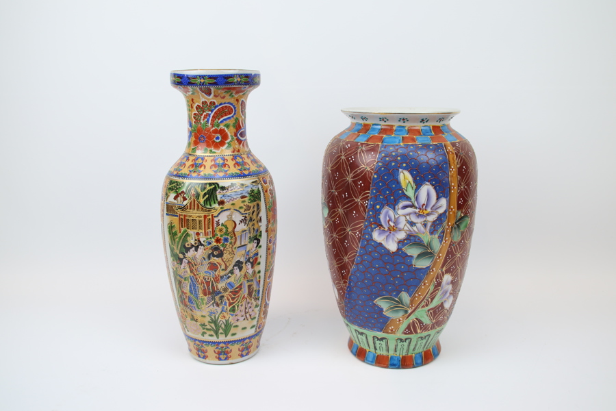 Vaser, 2 st, porslin, Asien.