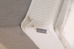 Säng samt sänggavel, textil/trä, Jensen.
