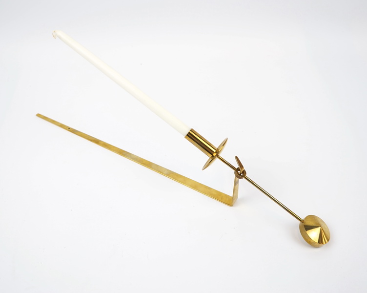 Pierre Forsell, väggljusstake, mässing, ''Pendeln'', Skultuna.