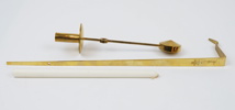 Pierre Forsell, väggljusstake, mässing, ''Pendeln'', Skultuna.