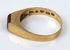 Ring, 18K guld, med röd sten.