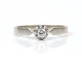 Ring, 18K vitguld med brilliantslipad diamant 0,1K enligt märkning.
