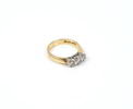 Ring, 18K vitt och rött guld med 3 brilliantslipade diamanter 0,69K enligt märkning.