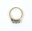 Ring, 18K vitt och rött guld med 3 brilliantslipade diamanter 0,69K enligt märkning.