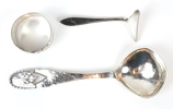 Sked, servettring, påfösare, silver.