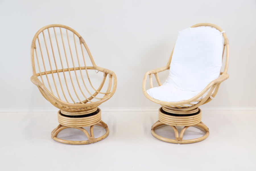 Snurrfåtöljer, ett par, bambu/textil.