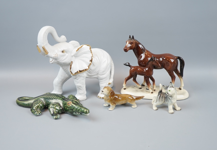 Figuriner, 5 st, porslin.