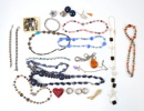 Bijouterier, ett parti, bl.a 2 st armband i silver.