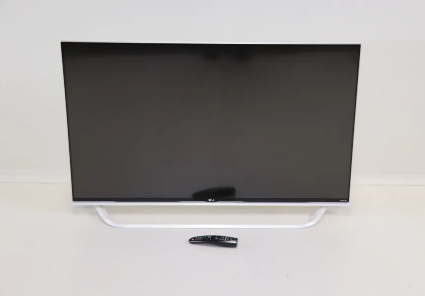 Smart-TV, LG 49UF852V, med fjärrkontroll.
