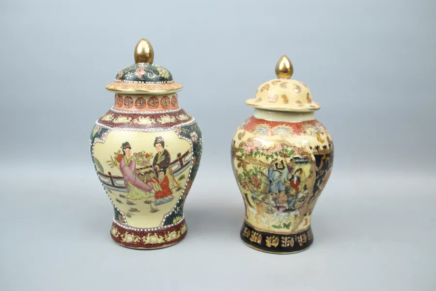Lockurnor, 2 st, keramik, Asien.