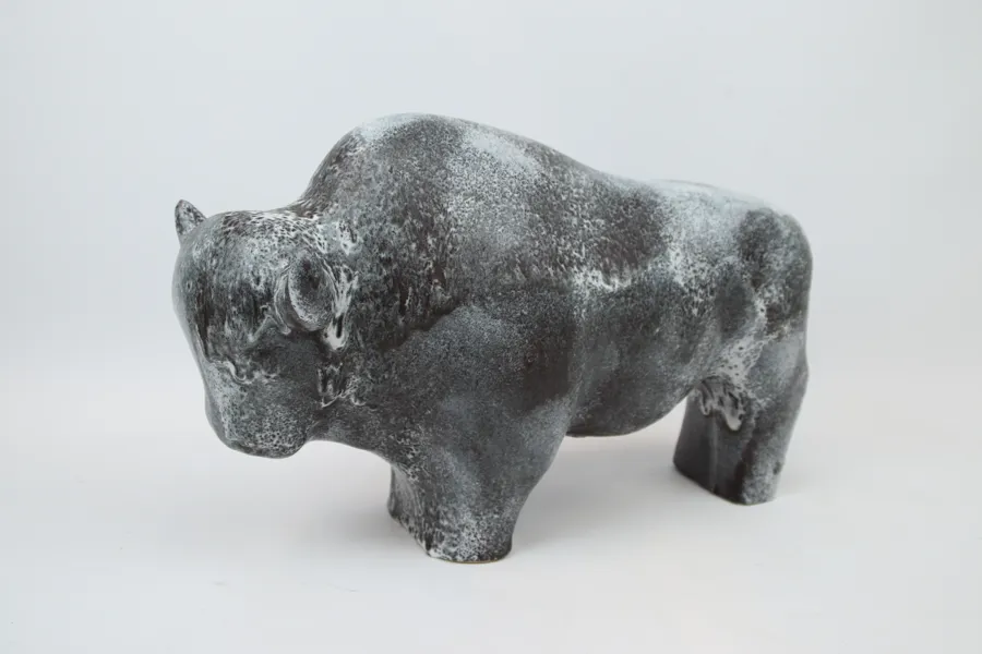 Kurt Tschörner och Otto Gerharz, figurin, bisonoxe, keramik, Ruscha, Tyskland.
