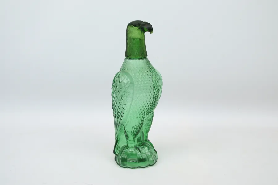 Karaff, form av örn, grönt glas.