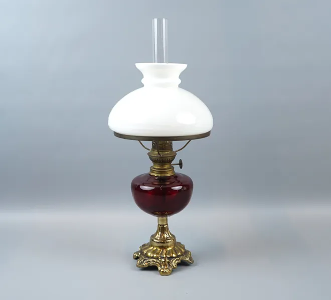 Fotogenlampa, glas/mässing.