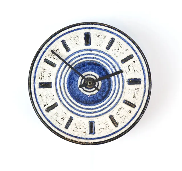 Britt-Louise Sundell, väggur, stengods, monogramsignerad.