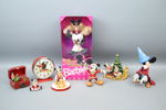 Barbiedocka, figuriner m.m, 8 delar, olika material, bl.a Disney och Mattel.