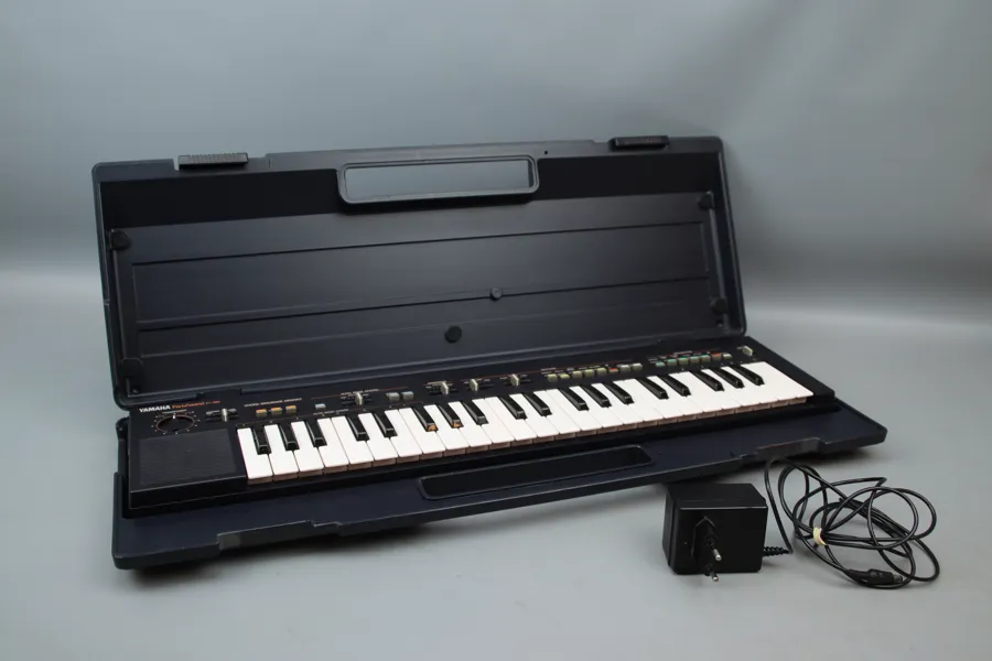 Keyboard, Yamaha PortaSound PS-400.