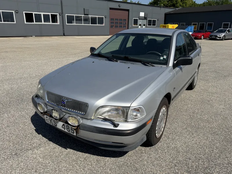 Volvo S40 I 1.6, 109hk, år 2000, 4-dörrars sedan, bensin, manuell, 5-växlar.