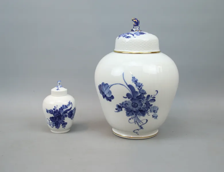 Lockurnor, 2 st, porslin, Royal Copenhagen.