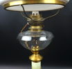 Bordsfotogenlampa, elektrifierad, glas/mässing.