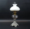 Bordsfotogenlampa, glas/metall.