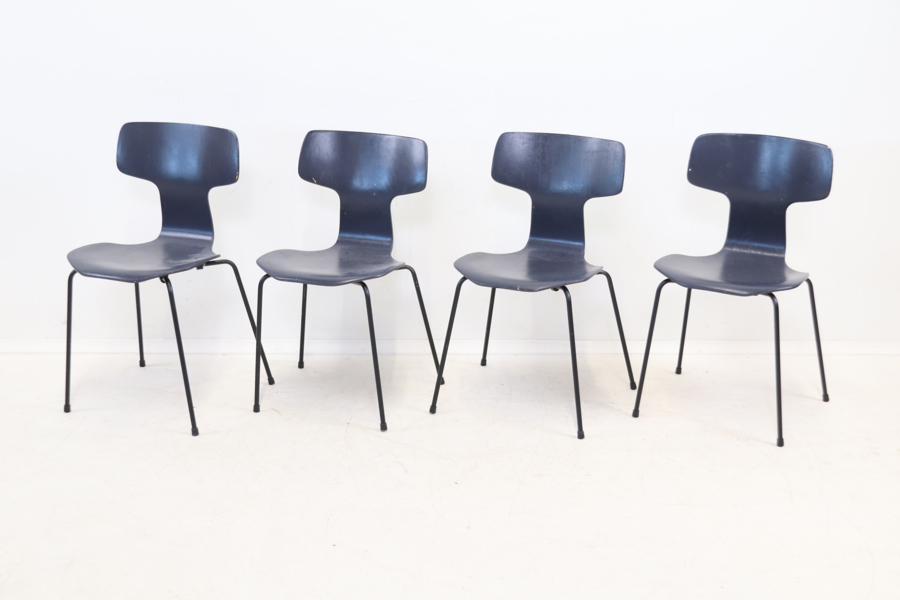 Arne Jacobsen, stolar, 4 st, trä/metall, "T-stolen", Fritz Hansen, Danmark.