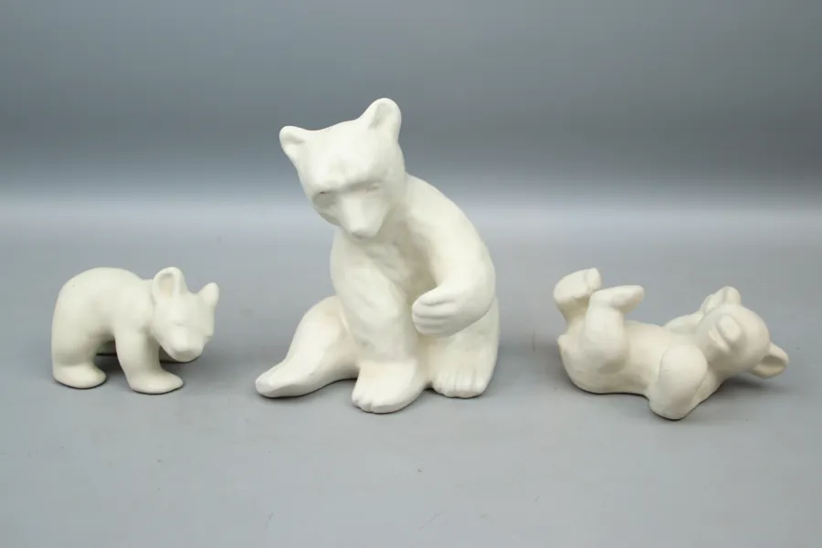 Vicke Lindstrand, figuriner, björnar, 3 st, keramik.