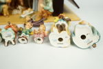 Julkrubba med 16 figurer av porslin, M.I. Hummel, Goebel.