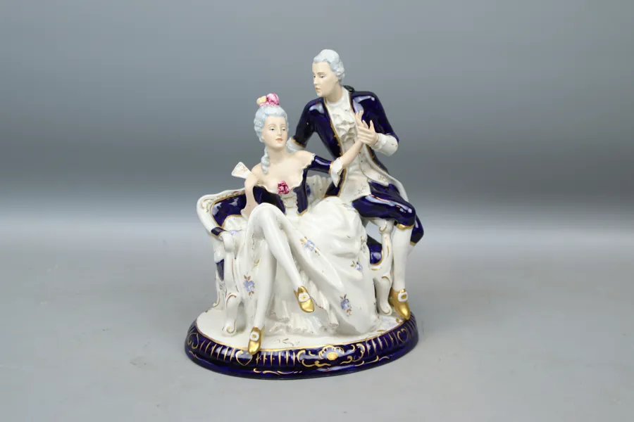 Figurin, porslin, Royal Dux, Tjeckoslovakien.