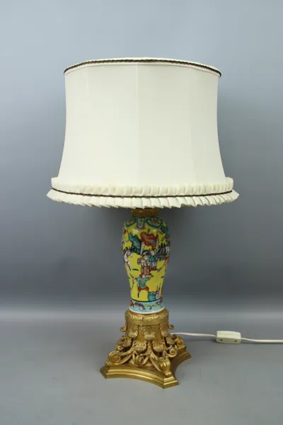 Bordslampa, keramik, porslin/metall, Kina.