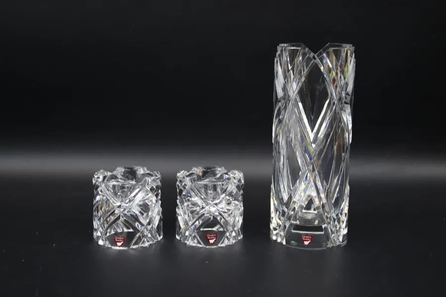 Olle Alberius, ljusstakar och vas, 3 delar, glas, Orrefors.
