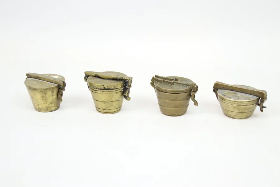 Insatsvikter, 4 st, mässing, 1800/1900-tal.