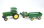 Leksakstraktor med 2 st tillbehör, metall, ''John Deere'', ERTL.