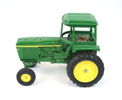 Leksakstraktor med 2 st tillbehör, metall, ''John Deere'', ERTL.