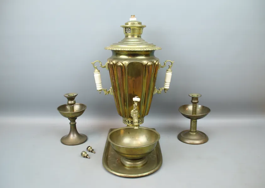 Samovar, Ryssland, bricka, samt ljusstakar, ett par, metall.