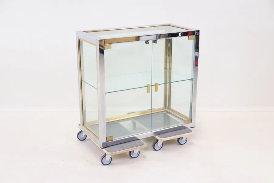 Vitrinskåp, glas/metall, 1970-tal.