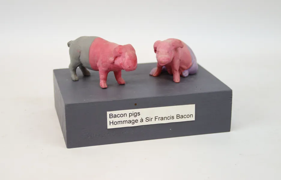 Jurgen af Rolén, "Bacon pigs", installation, trä/plast, signerad, 2004.