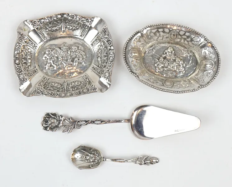 Askfat, tårtspade m.m, 4 delar, silver.