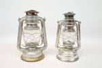 Stormlyktor, 2 st, metall/glas, Lion Brand 225 och Feuer Hand 276 Baby Special.