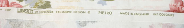 Gardiner och kuddfodral, 4 delar, tyg av Liberty of London, ''Pietro'', England.