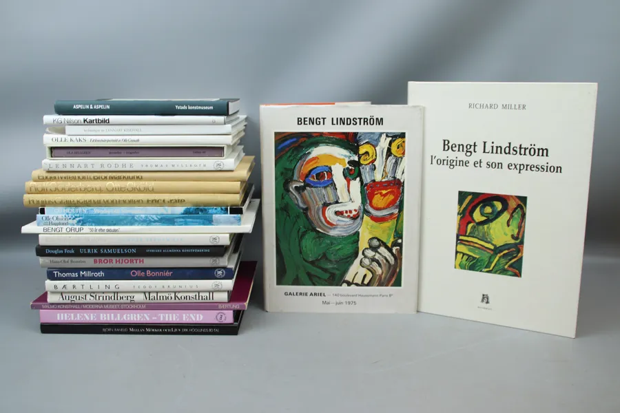 Konstböcker, svenska konstnärer, ett parti, bl.a Bengt Lindsröm och Olle Bonnier.