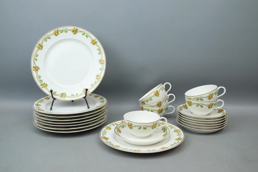 Teservisdelar, 23 st, porslin, "Martin", Limoges, Frankrike.