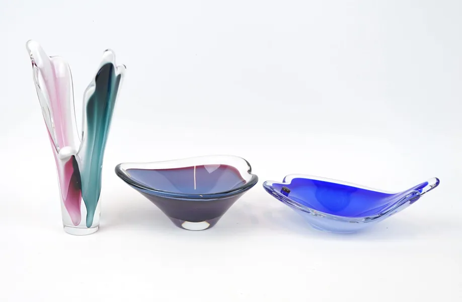 Paul Kedelv, skålar och vas, 3 elar, glas, bl.a ''Coquille'', Flygsfors och Reijmyre.