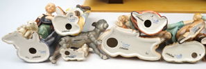 Julkrubba med 14 st figurer av porslin, M.I. Hummel, Goebel.