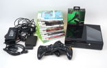Xbox 360 E med 12 st spel, 2 st kontroller och tillbehör.