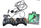 Xbox 360 E med 12 st spel, 2 st kontroller och tillbehör.